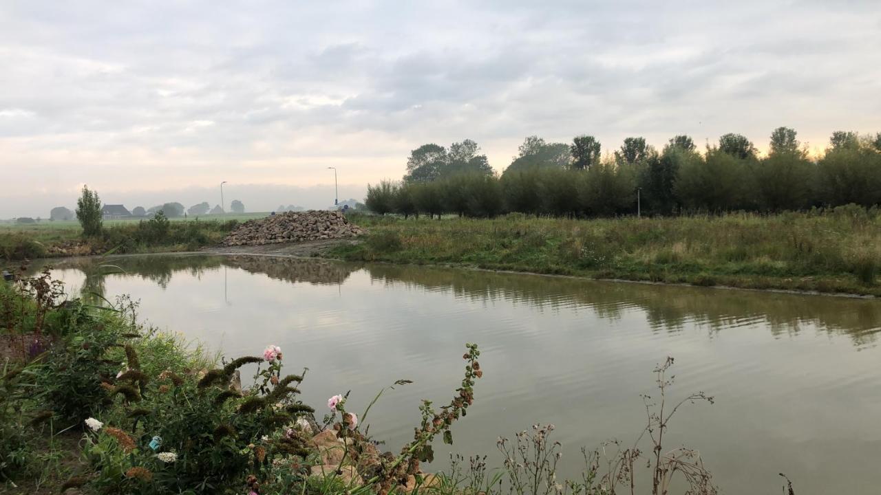 B&B Snurk Stiens, Fijn Verblijf Aan Open Vaarwater Bagian luar foto