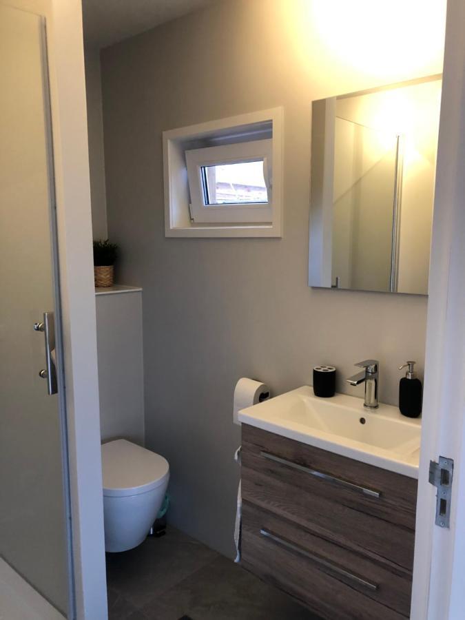 B&B Snurk Stiens, Fijn Verblijf Aan Open Vaarwater Bagian luar foto