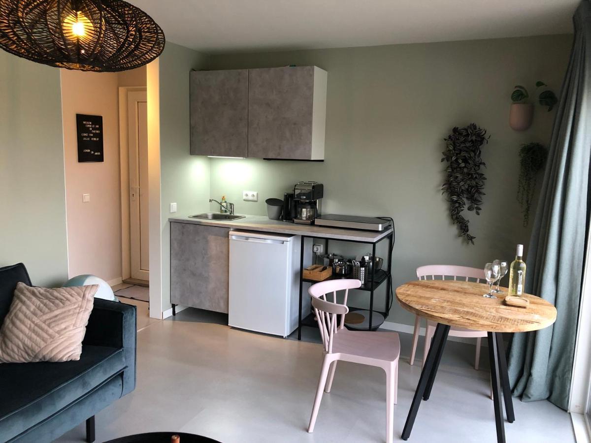 B&B Snurk Stiens, Fijn Verblijf Aan Open Vaarwater Bagian luar foto