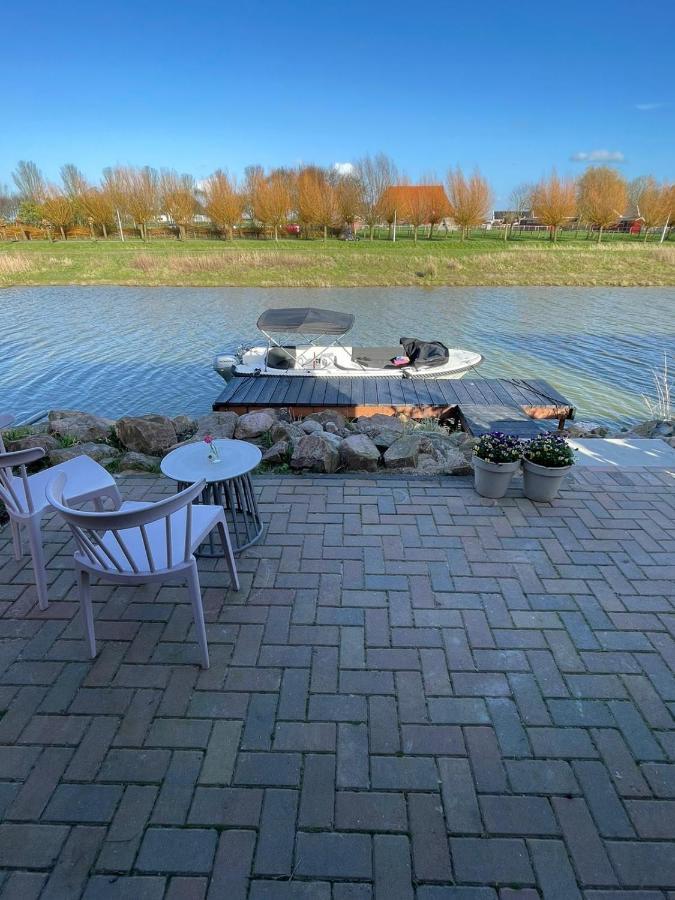 B&B Snurk Stiens, Fijn Verblijf Aan Open Vaarwater Bagian luar foto